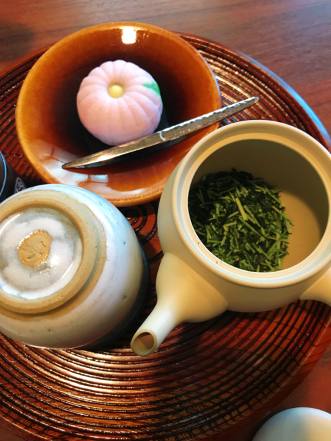 Japanese tea pot with tea leaves and steamed tea cake